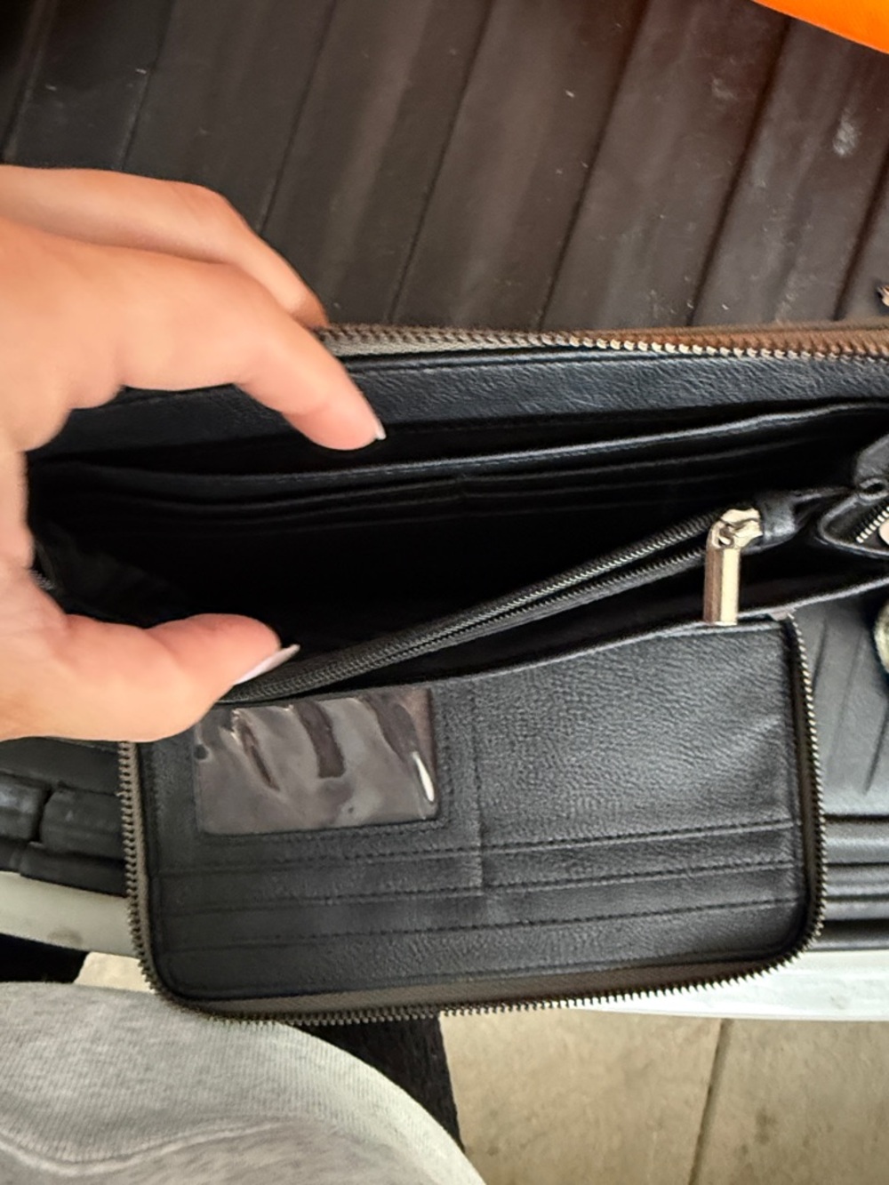 Steve Madden Olive Wallet - Picture 3 of 3